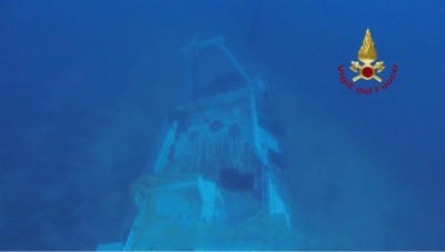 At least 366 people dead in wreck 1 km from Lampedusa