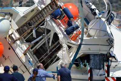 Boat took water in and sank between Samos Isl. (Gr) and Turkey coast. 22 people found dead, 35 survived, 10 missing until now!
